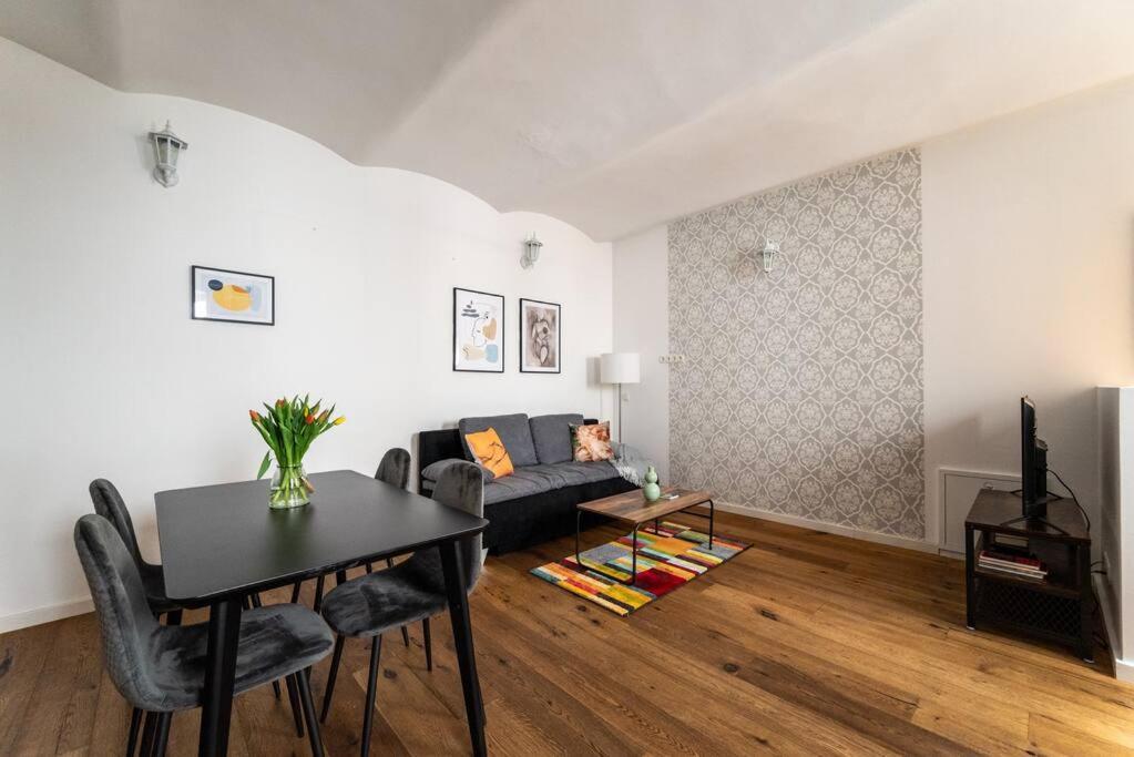 Apartamento Neat 1Br Duplex By Metro And Center By Hm Viena Exterior foto
